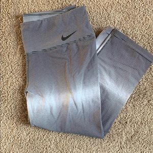 Nike Cropped Legging